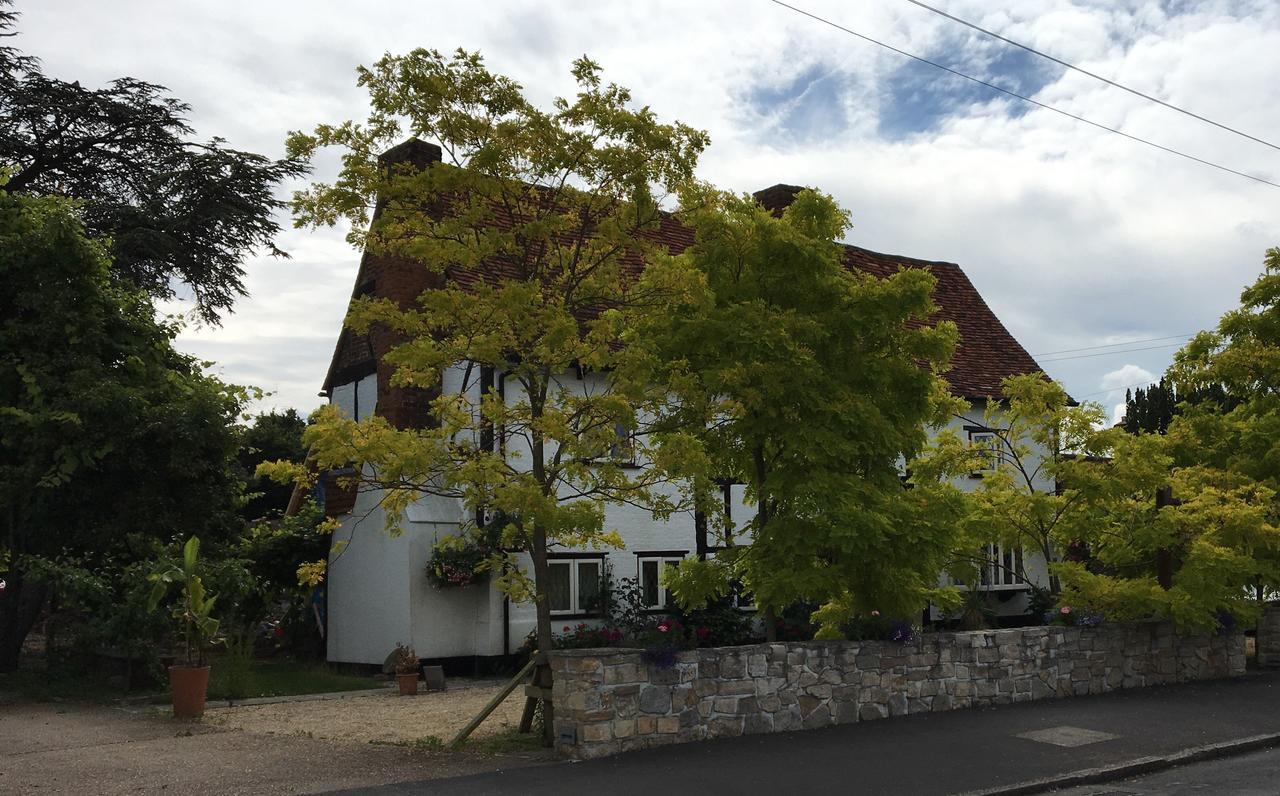 Heathrow Cottages Стейнс Экстерьер фото